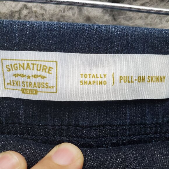 Signature Levi Strauss Jeans Womens Size 18 Long Blue Shaping Pull-On Skinny - Picture 2 of 12